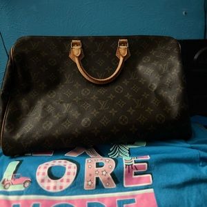 Lv speedy bag authentic I got it on same app very good condition